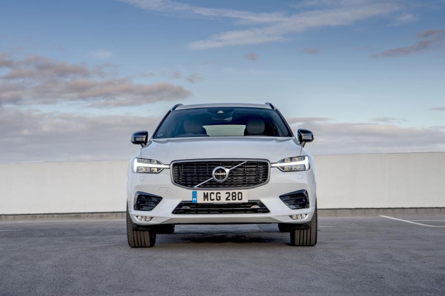  Volvo XC60 B4 R-Design 2019 года  (UK) (фото 20 из 26)